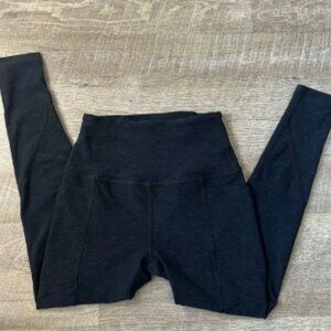 Beyond Yoga Charcoal Grey / Black Leggings Size Small